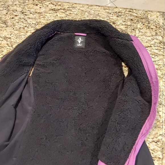 Woman's Vest - Picture 3 of 5